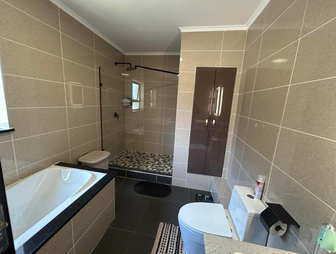 2 Bedroom Apartment in Carlswald 8