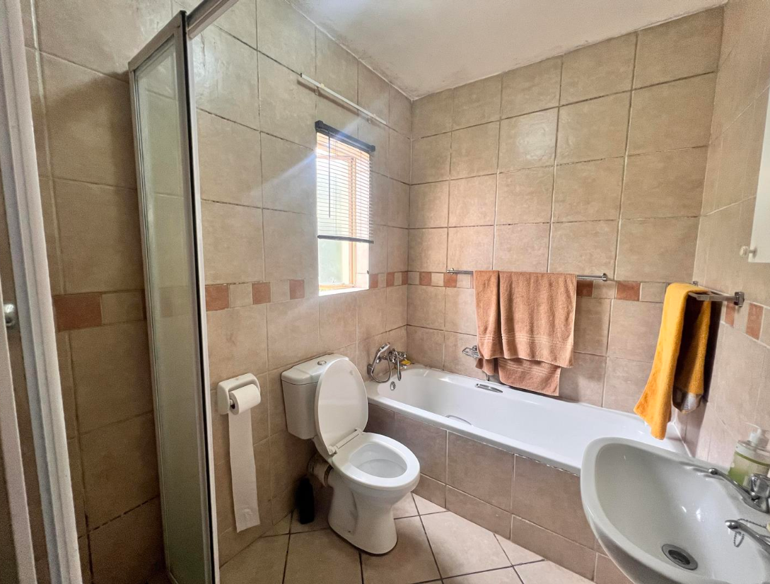 2 Bedroom Apartment in Country View 18