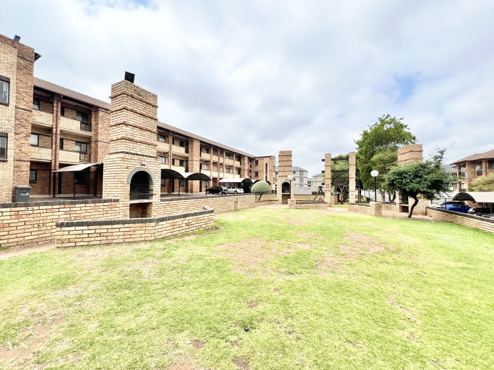 1 Bedroom Apartment / Flat for Sale in Halfway Gardens - Flats & Houses SA